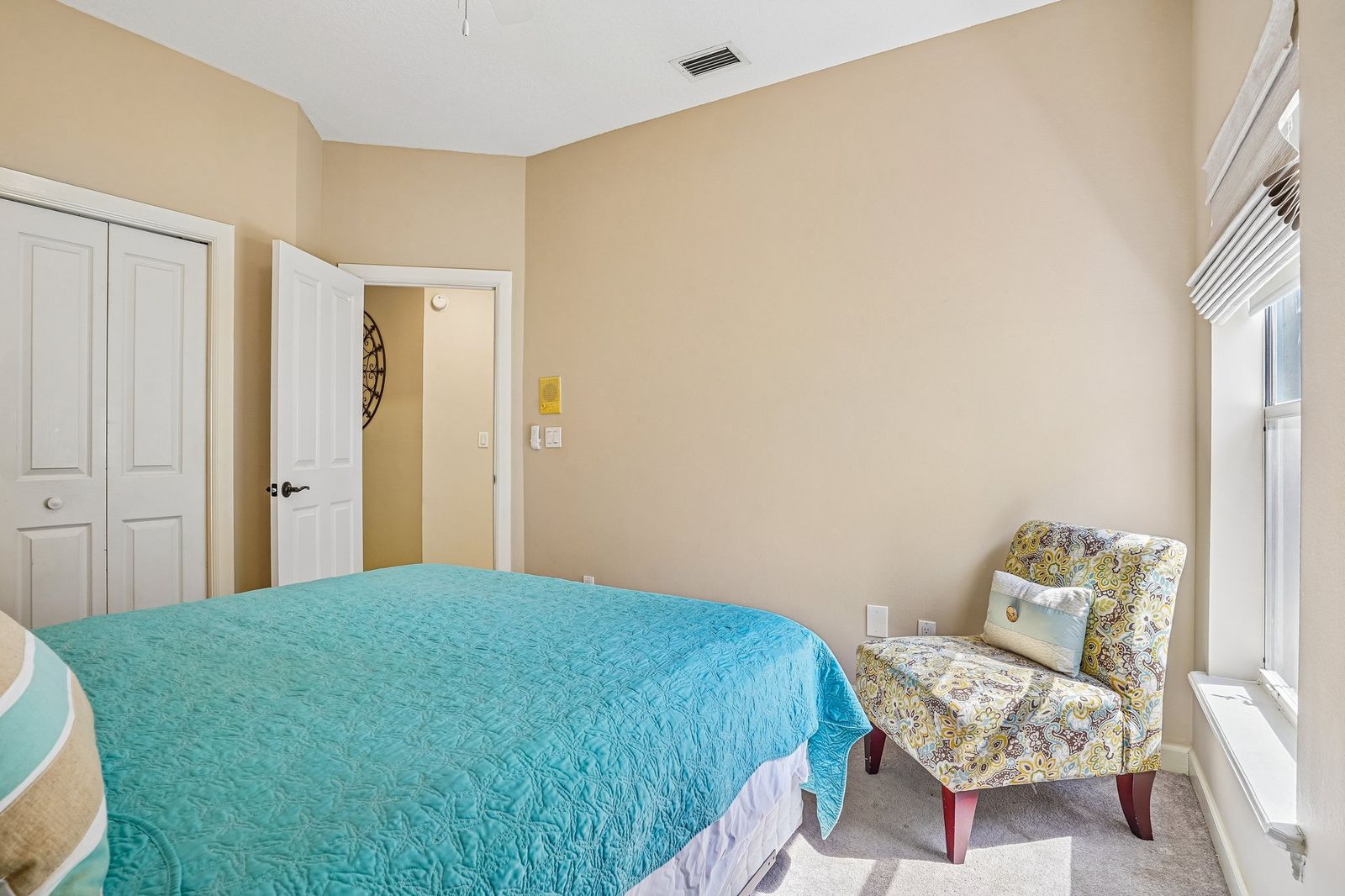 Guest bedroom detail