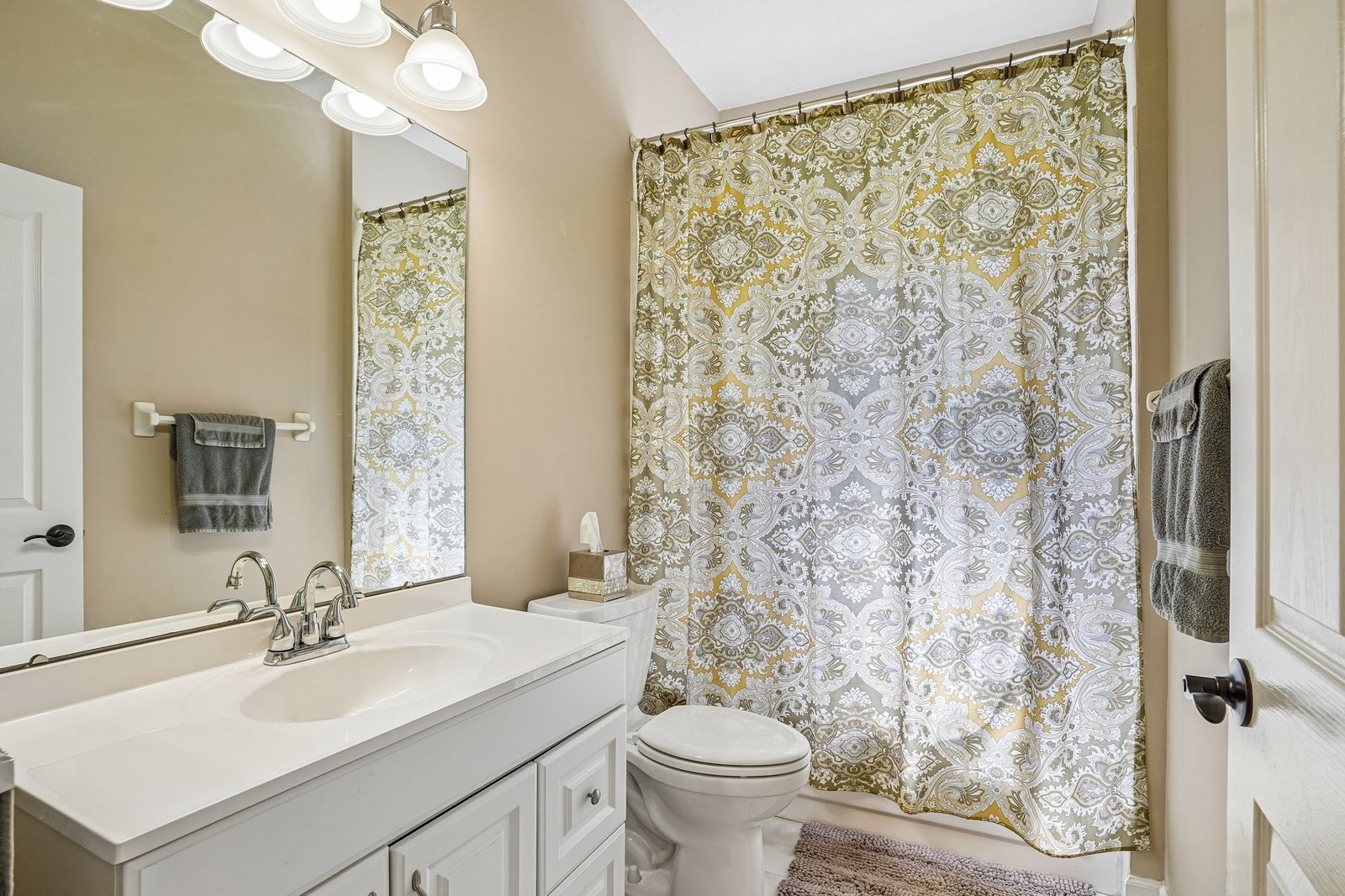Guest bathroom vanity and tub