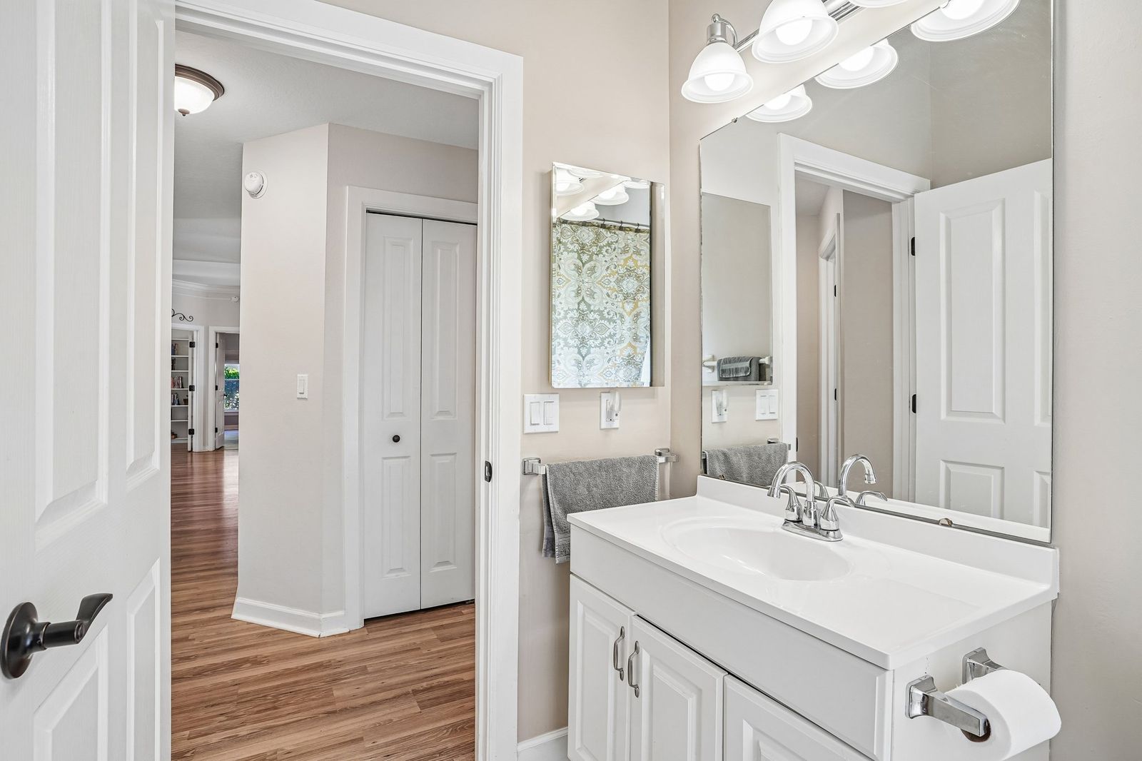 Guest bath looking toward hallway