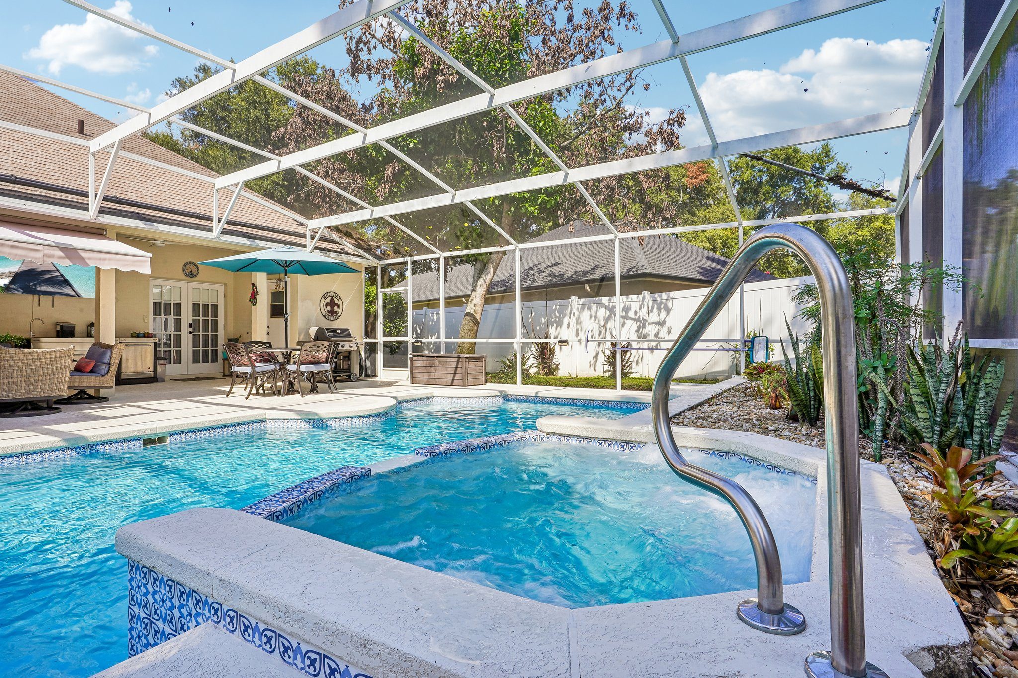 Close view of bubbling spa and pool