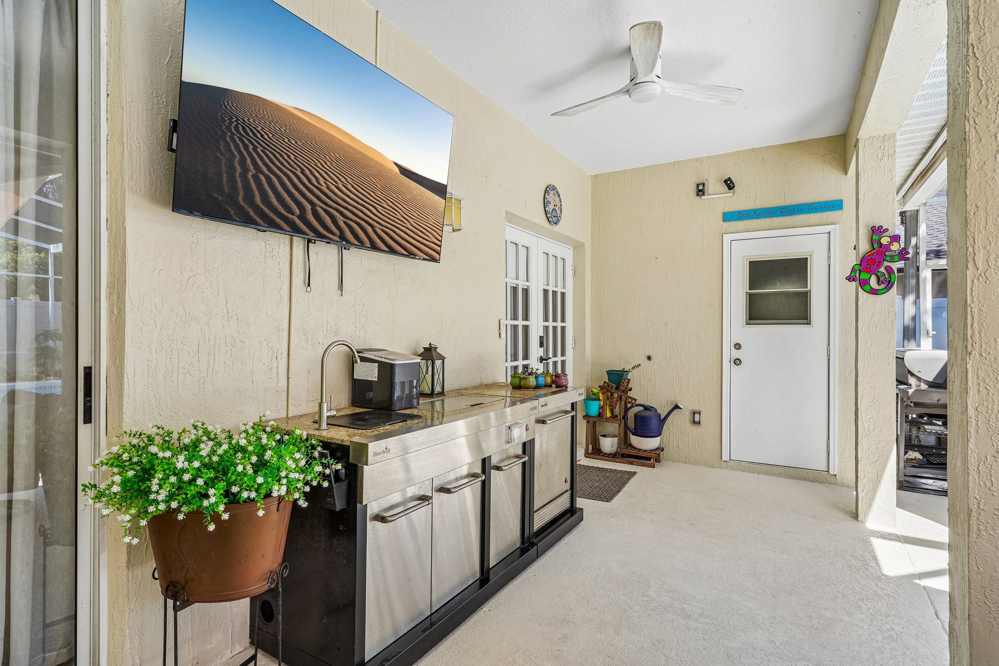 Outdoor kitchen and built-in serving area